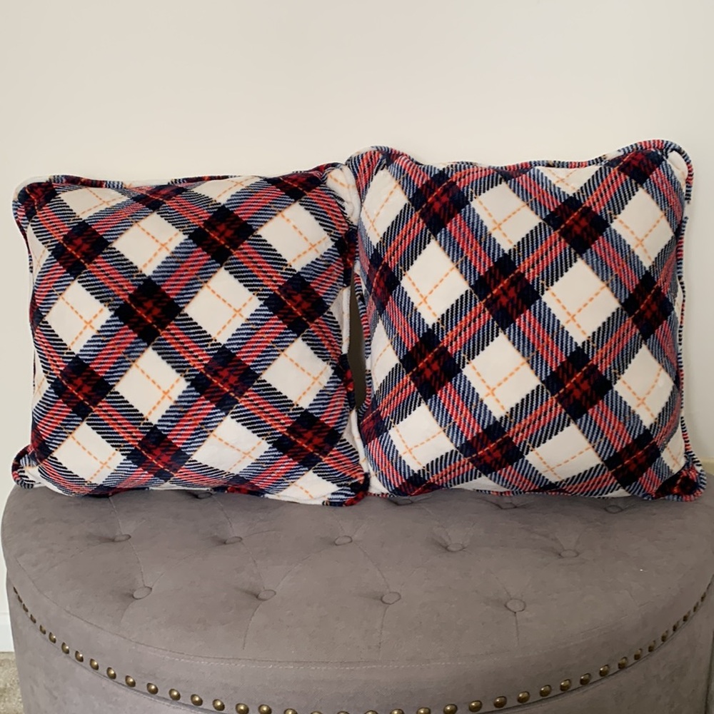Bundle of 2 cuddl and Duds pillows
